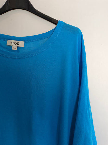 COS. Camiseta oversized azul T.l