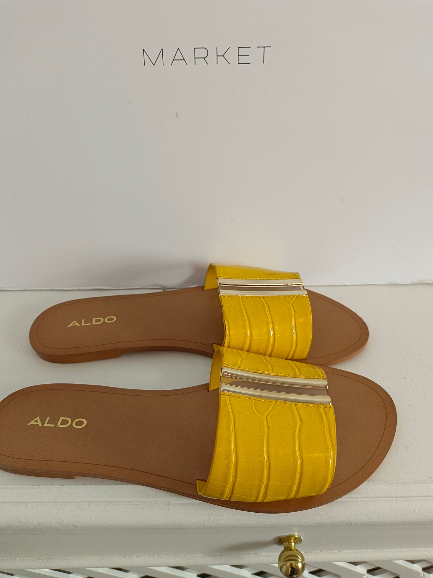 ALDO. Sandalias amarillas  T.37