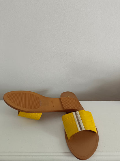 ALDO. Sandalias amarillas  T.37