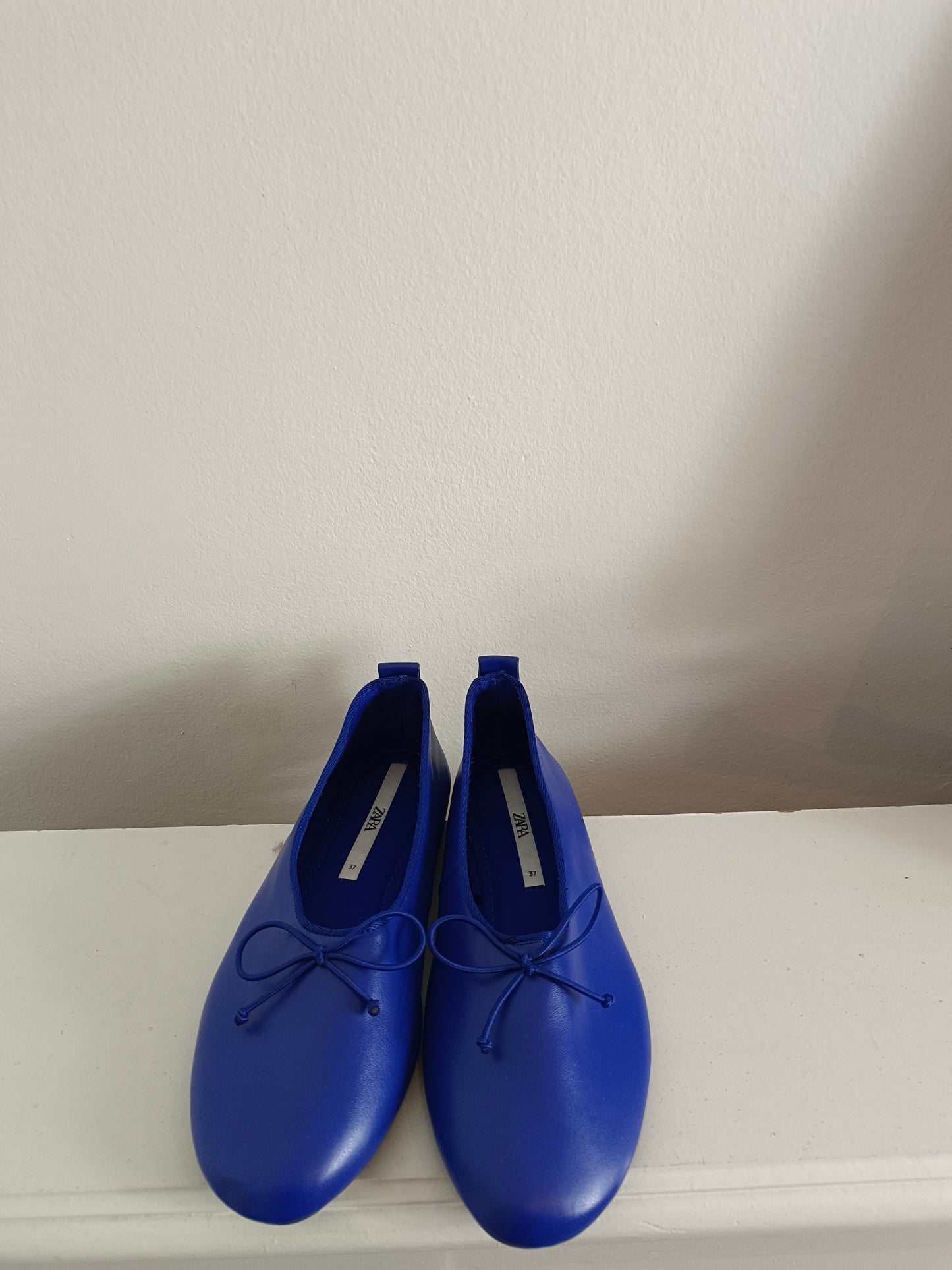 ZARA. Bailarina azul klein T.37