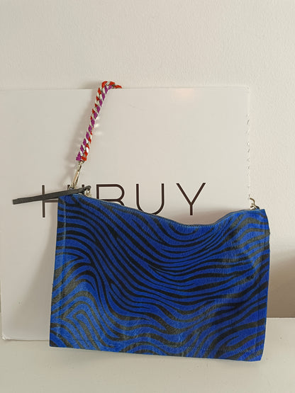 ZARA. Bolso piel print pelito