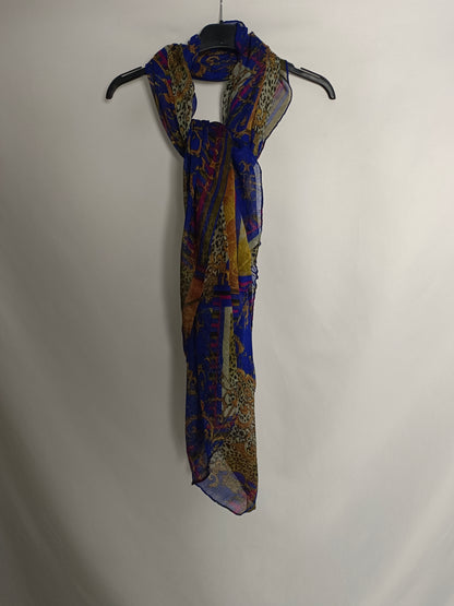 OTRAS. Fular azul estampado