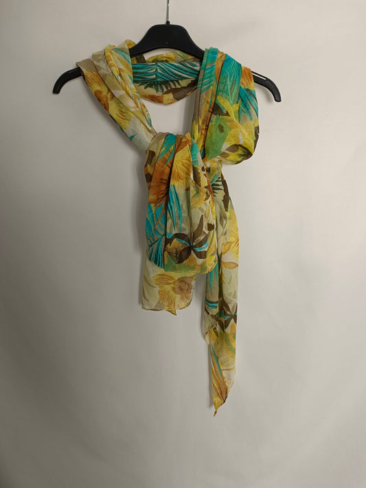 OTRAS. Fular hojas tonos tierra