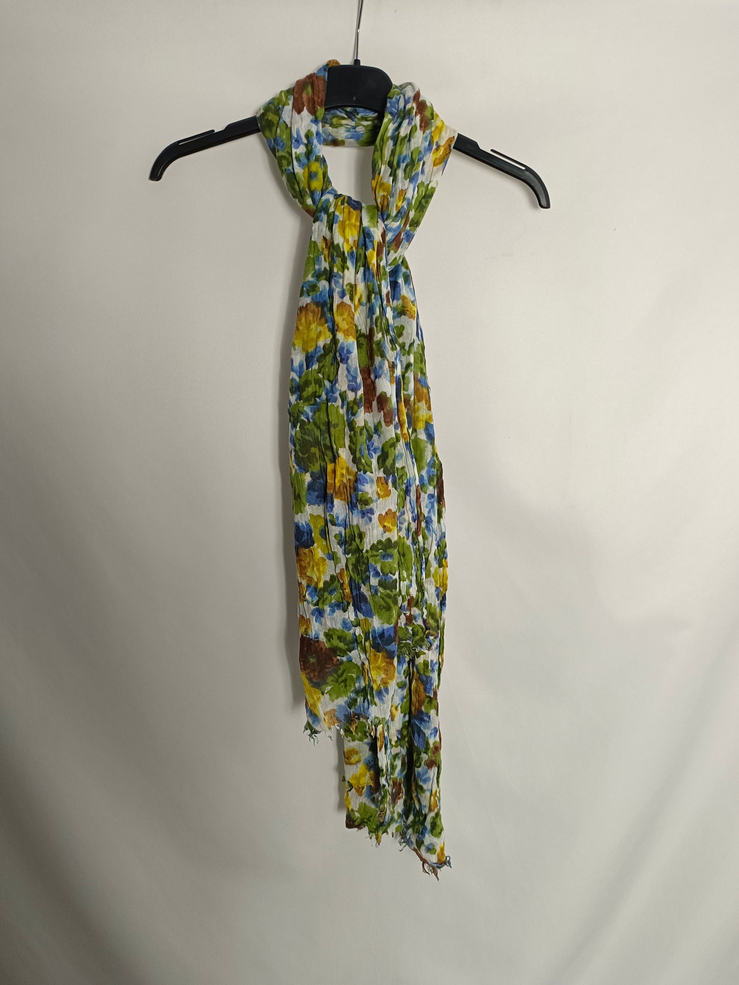 OTRAS. Fular flores verdes