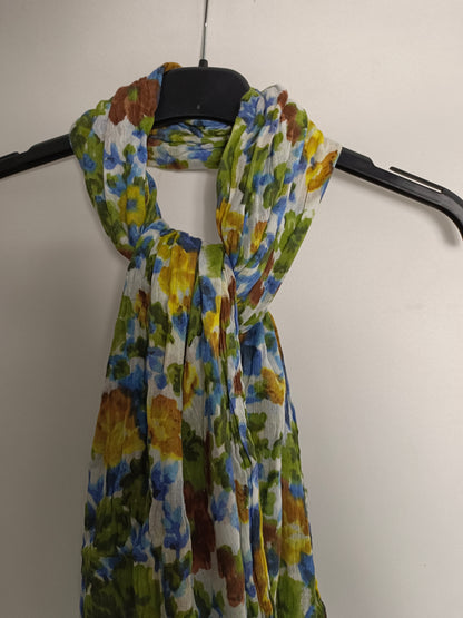 OTRAS. Fular flores verdes