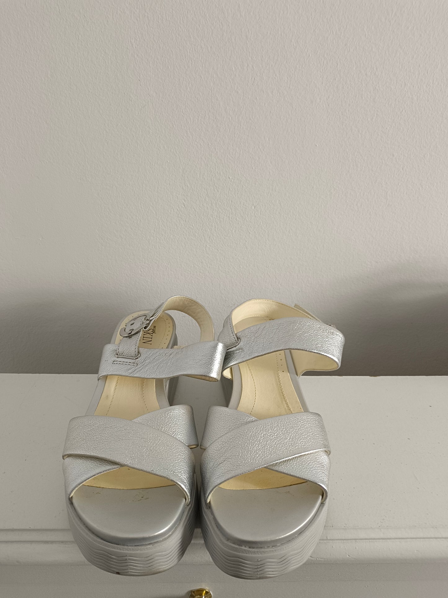 STONEFLY. Sandalia plateada T.39