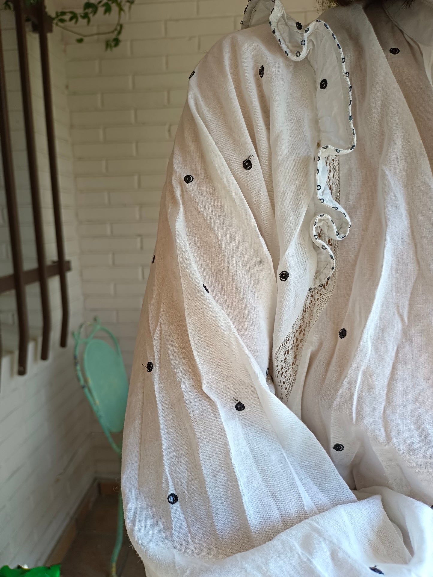 MAKSU. blusa blanca florecitas T.s