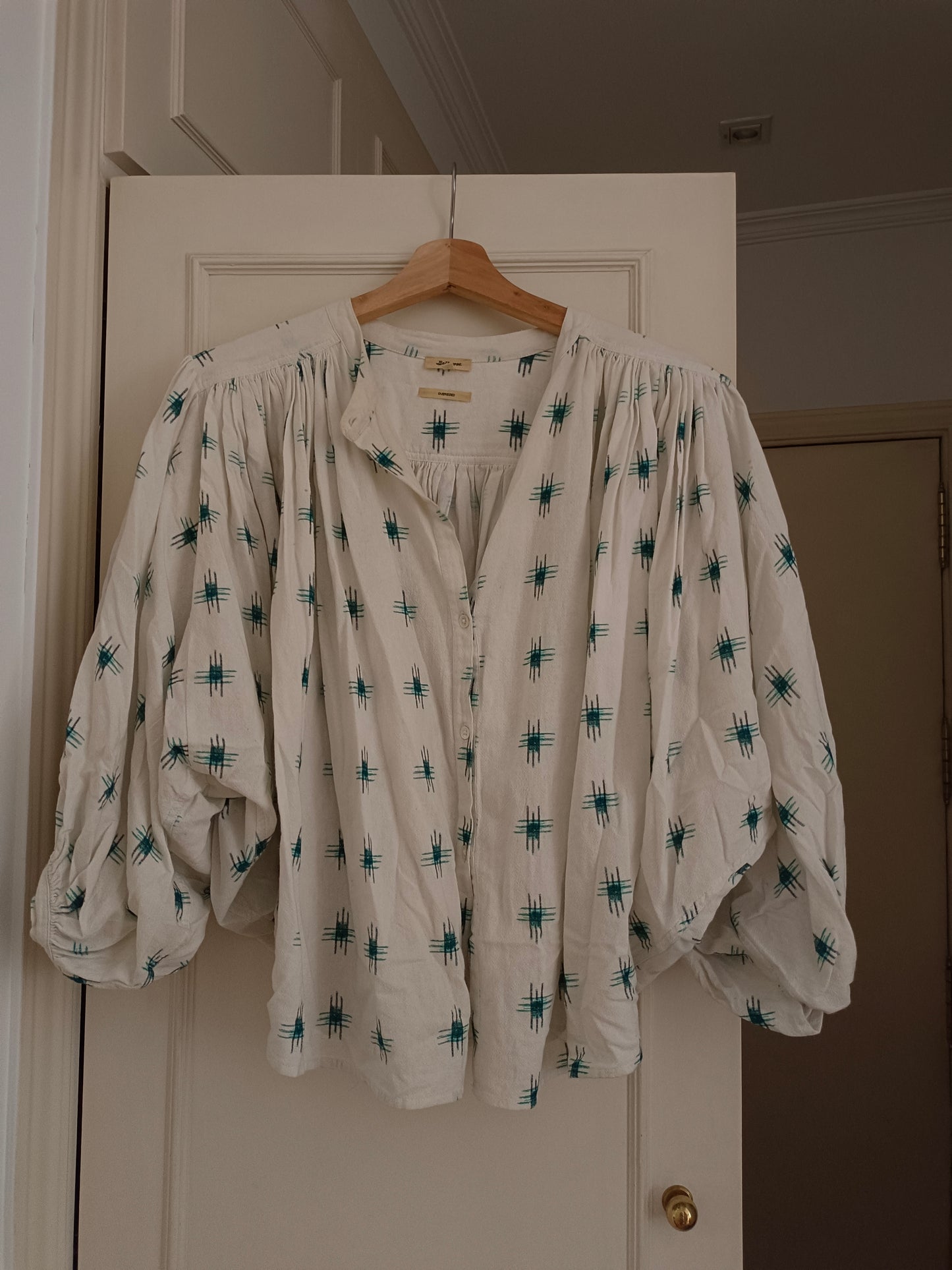 BELLEROSE. blusa beige estampada T.s