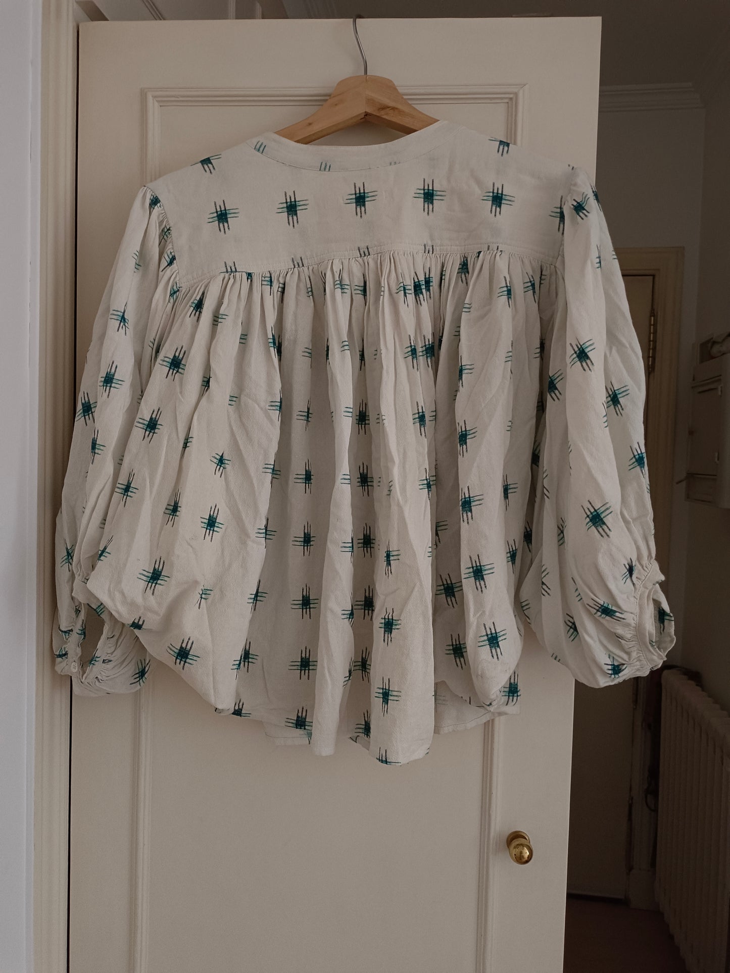 BELLEROSE. blusa beige estampada T.s