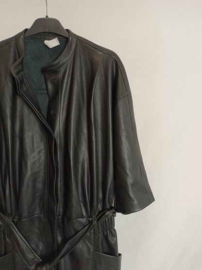 MANGO. Mono negro efecto piel T.s