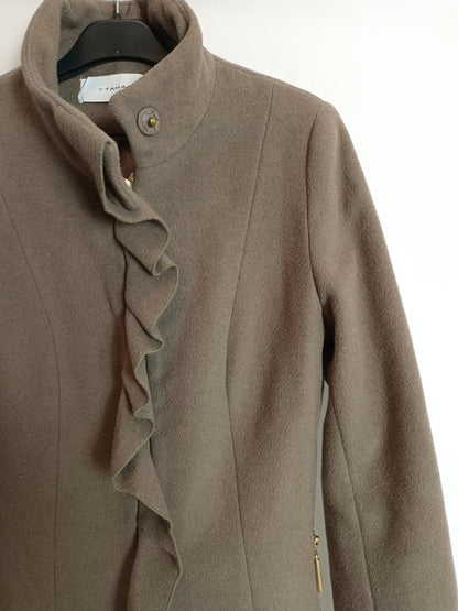 TAHARI. Abrigo marrón volante T.2(xs/s)