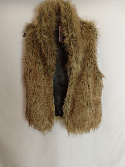 ALMOST  FAMOUS. Chaleco pelo beige T.m