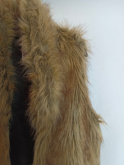 ALMOST  FAMOUS. Chaleco pelo beige T.m