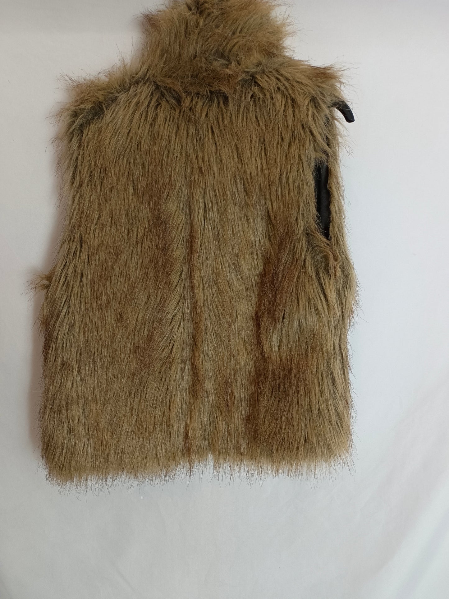 ALMOST  FAMOUS. Chaleco pelo beige T.m