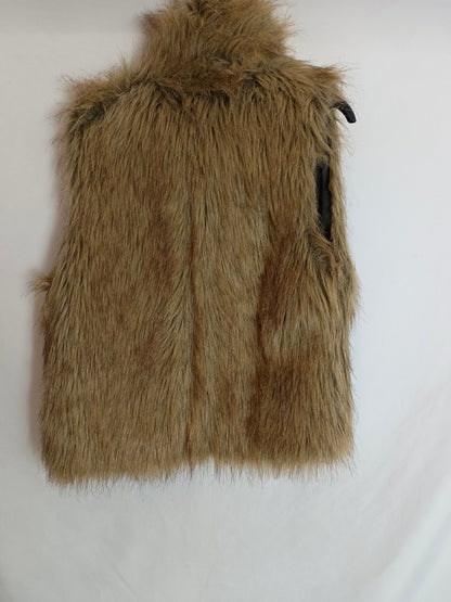 ALMOST  FAMOUS. Chaleco pelo beige T.m