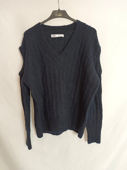 ZARA. Blue sweater with shoulders Ts