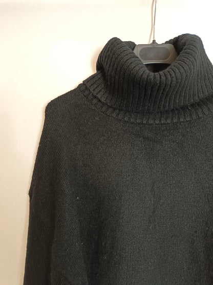 ZARA. Black sweater with bow and T-sleeves