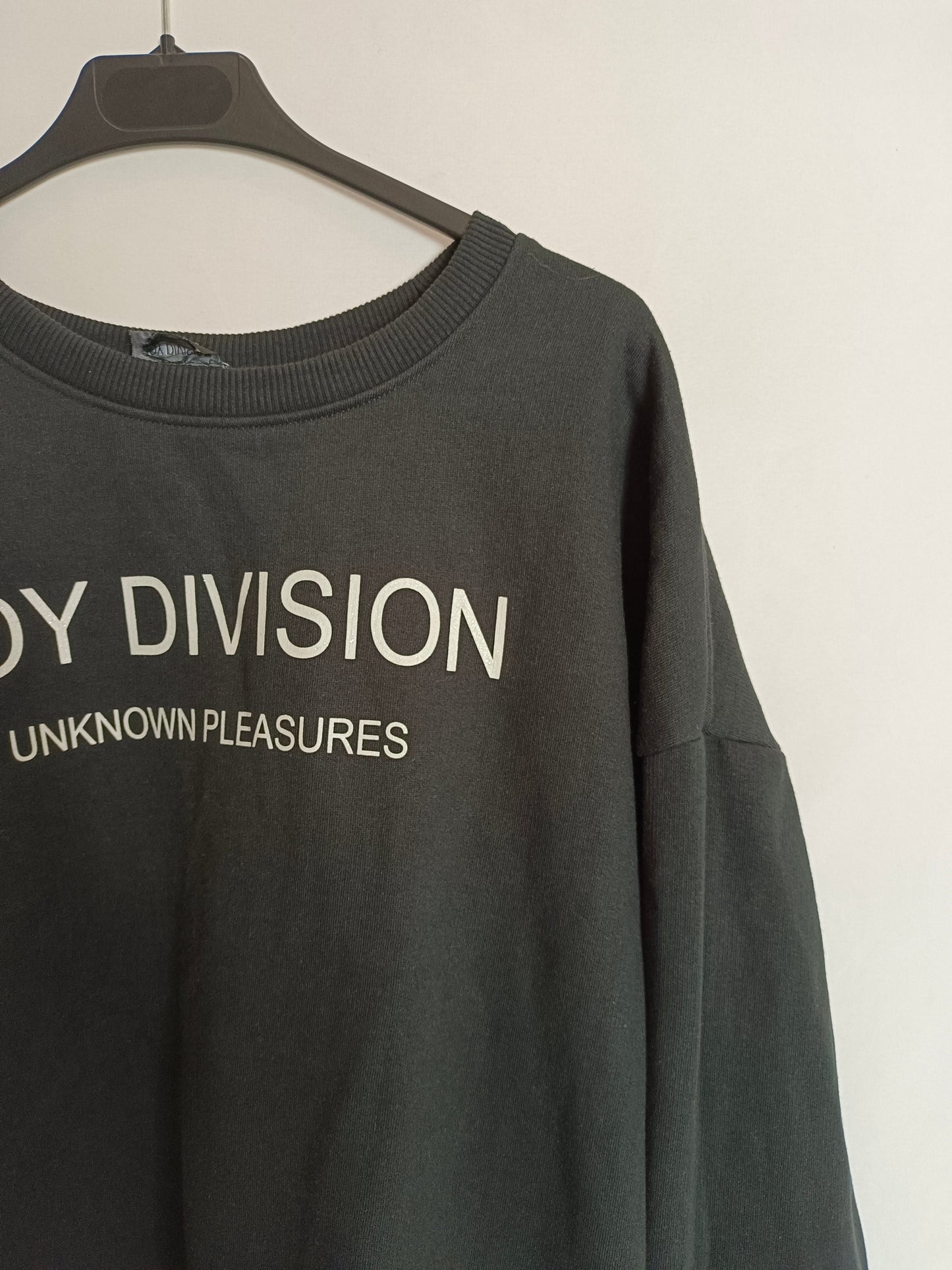 ZARA. Sudadera gris dibujo T.s