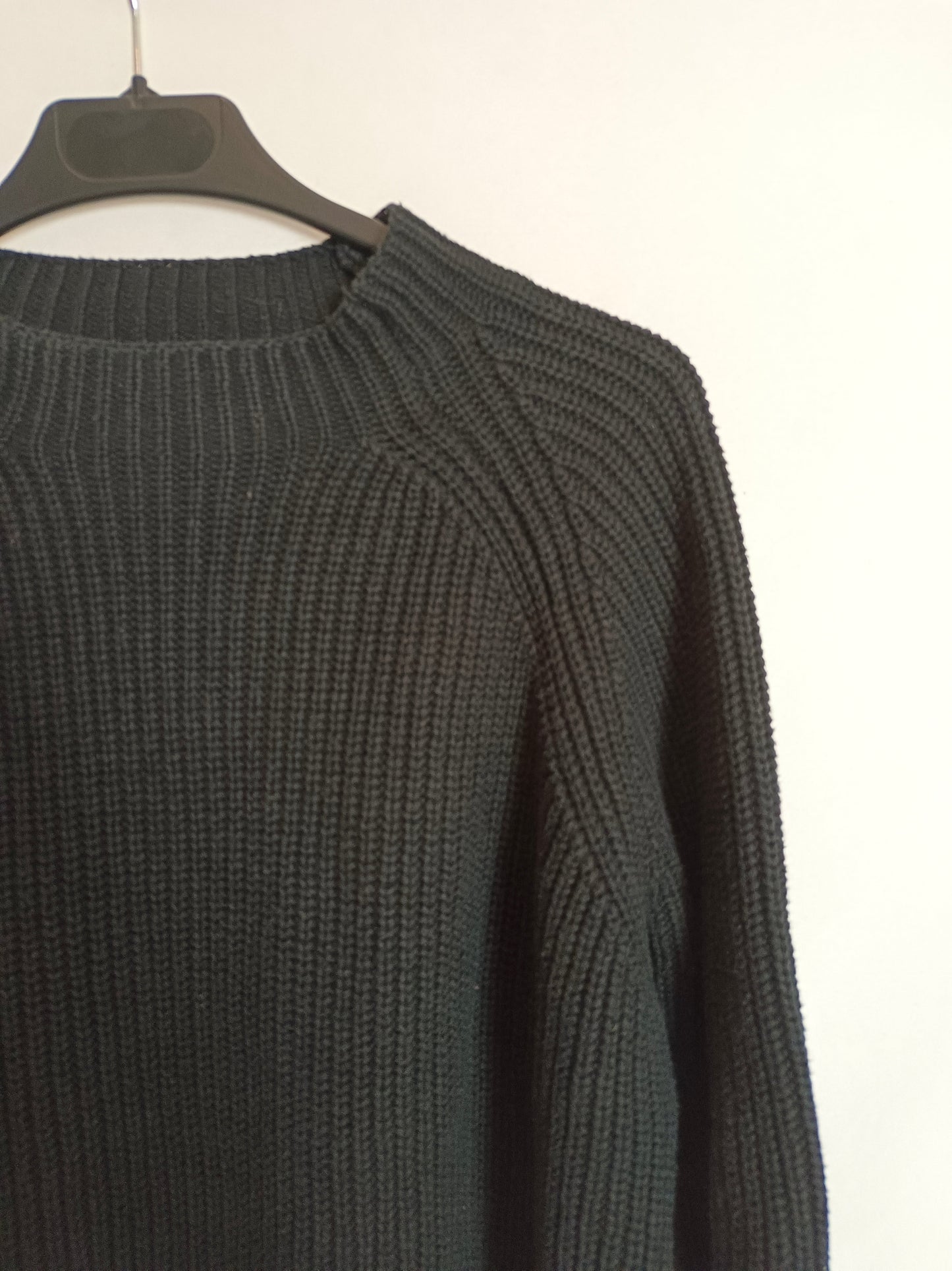 MANGO. Jersey negro cuello perkins T.m(tara)