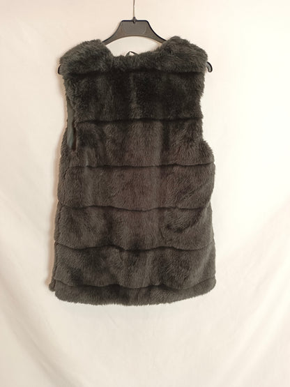 ZARA. Chaleco gris pelo T.13/14(xxs)