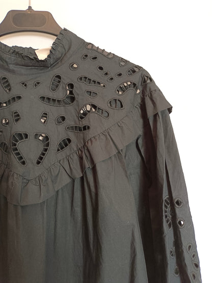 H&amp;M. Black dress with a die-cut neckline T.xs