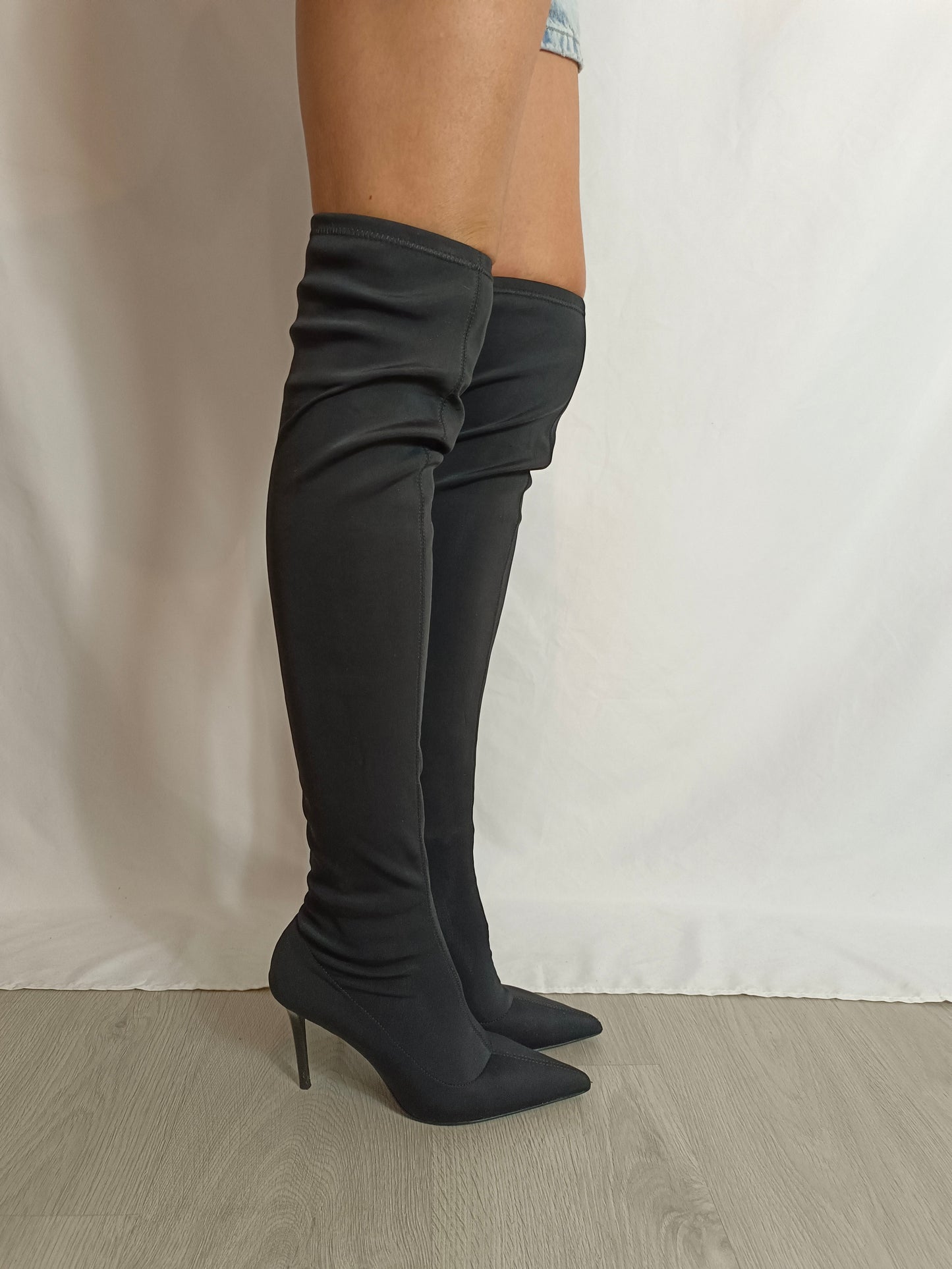 MANGO. Bota negra neopreno T.39