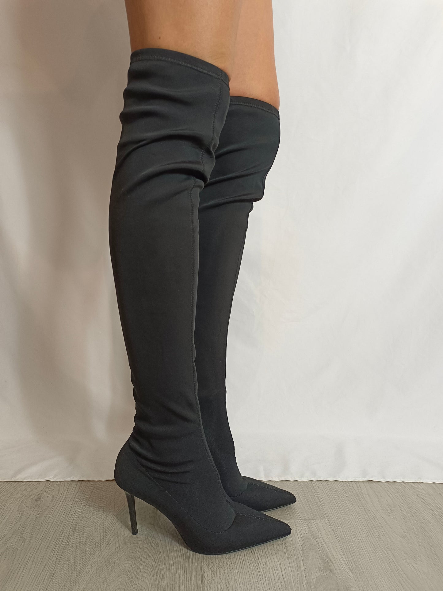 MANGO. Bota negra neopreno T.39