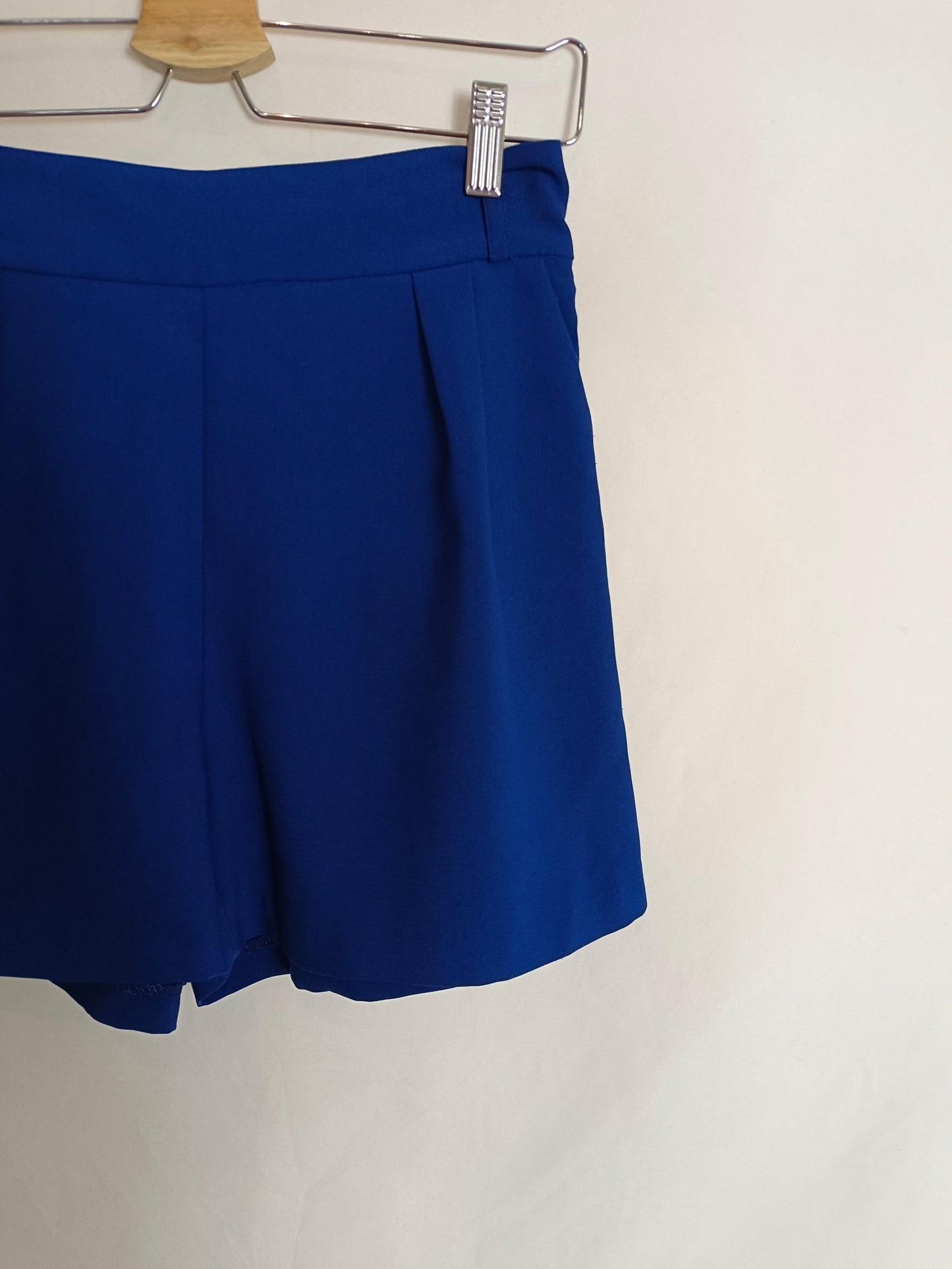 FORMULA JOVEN. Short fluido azul T.38