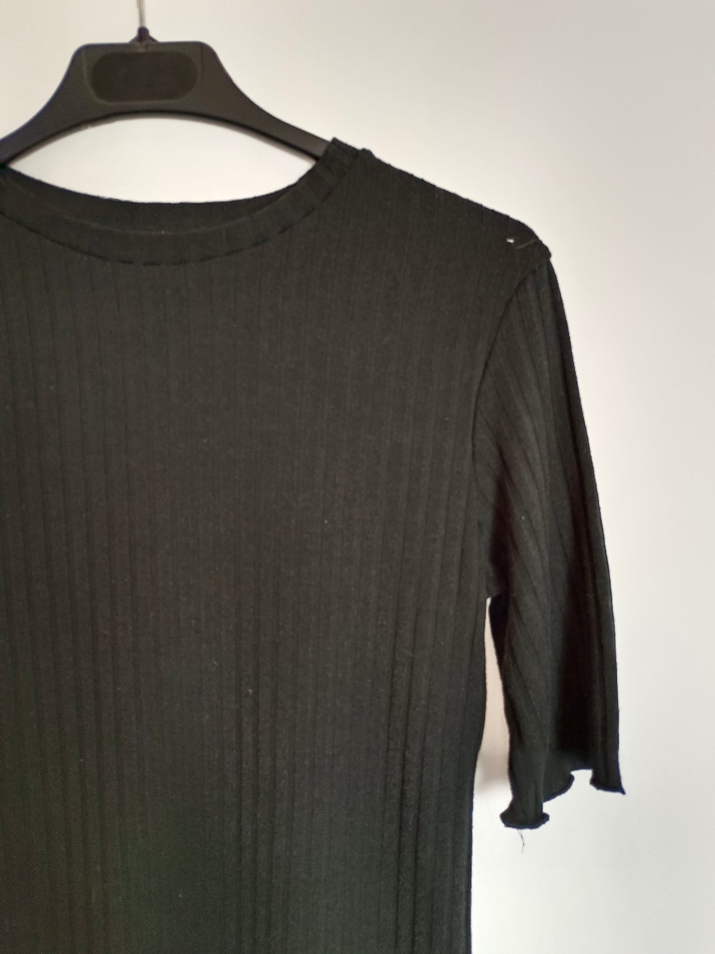 ZARA. Camiseta negra canalé T.m