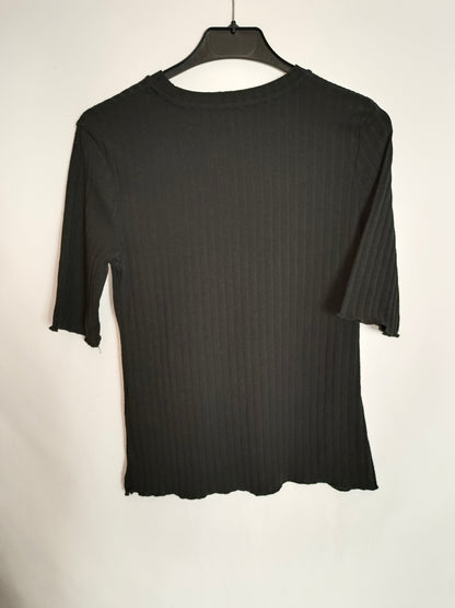 ZARA. Camiseta negra canalé T.m