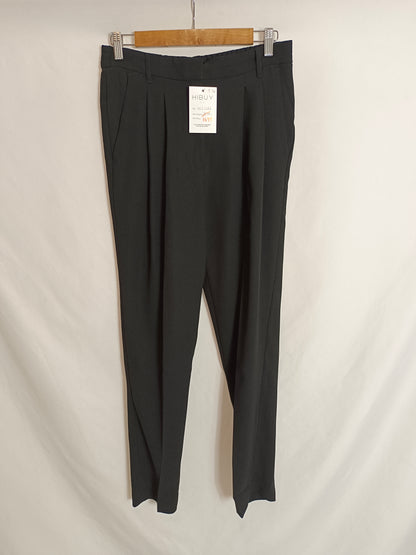 MANGO. Black pleated trousers, size 36