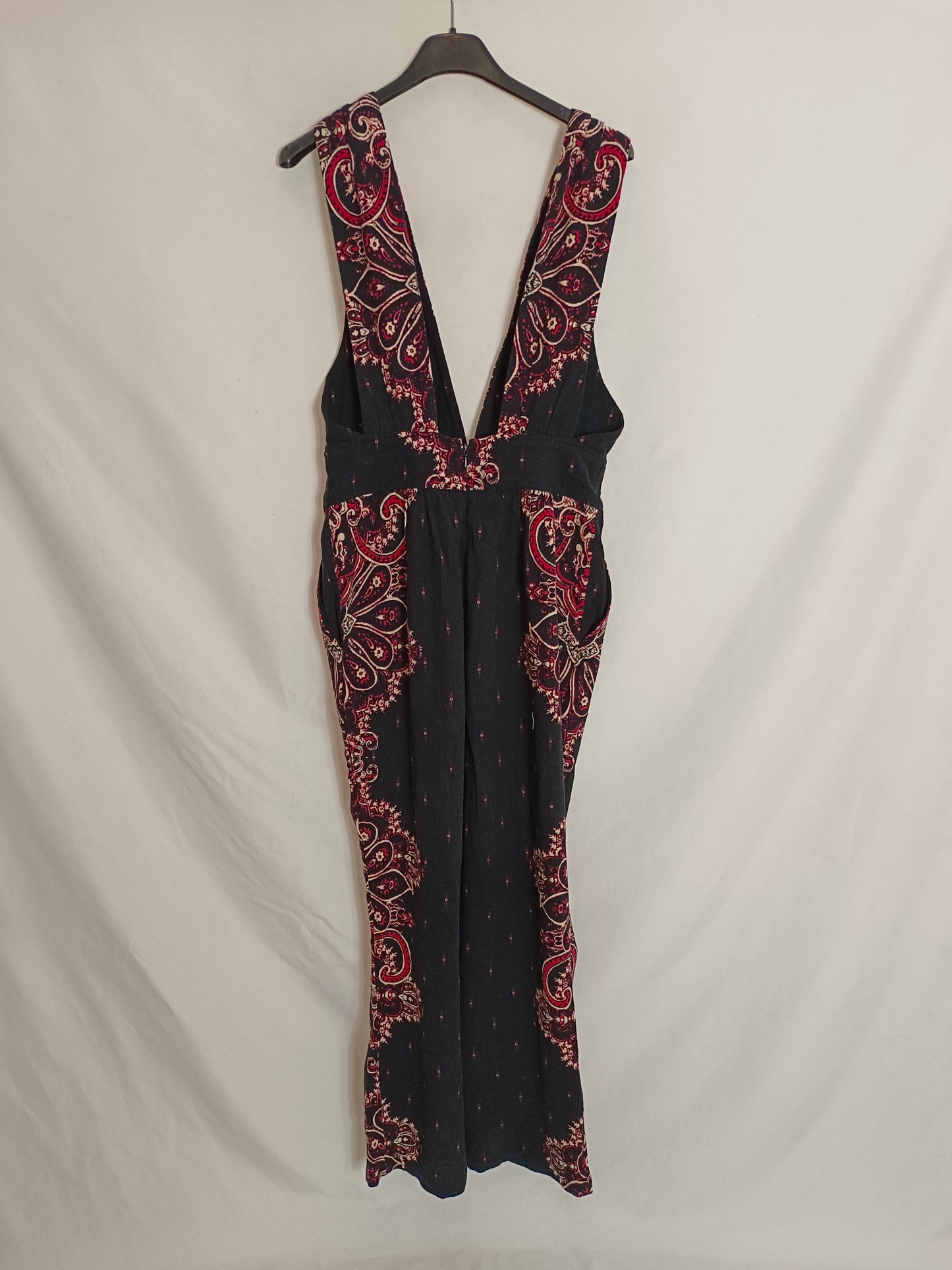 FREE PEOPLE. Mono negro flores T.xs