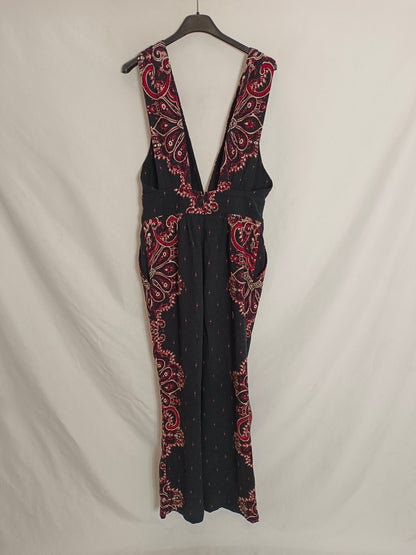 FREE PEOPLE. Mono negro flores T.xs