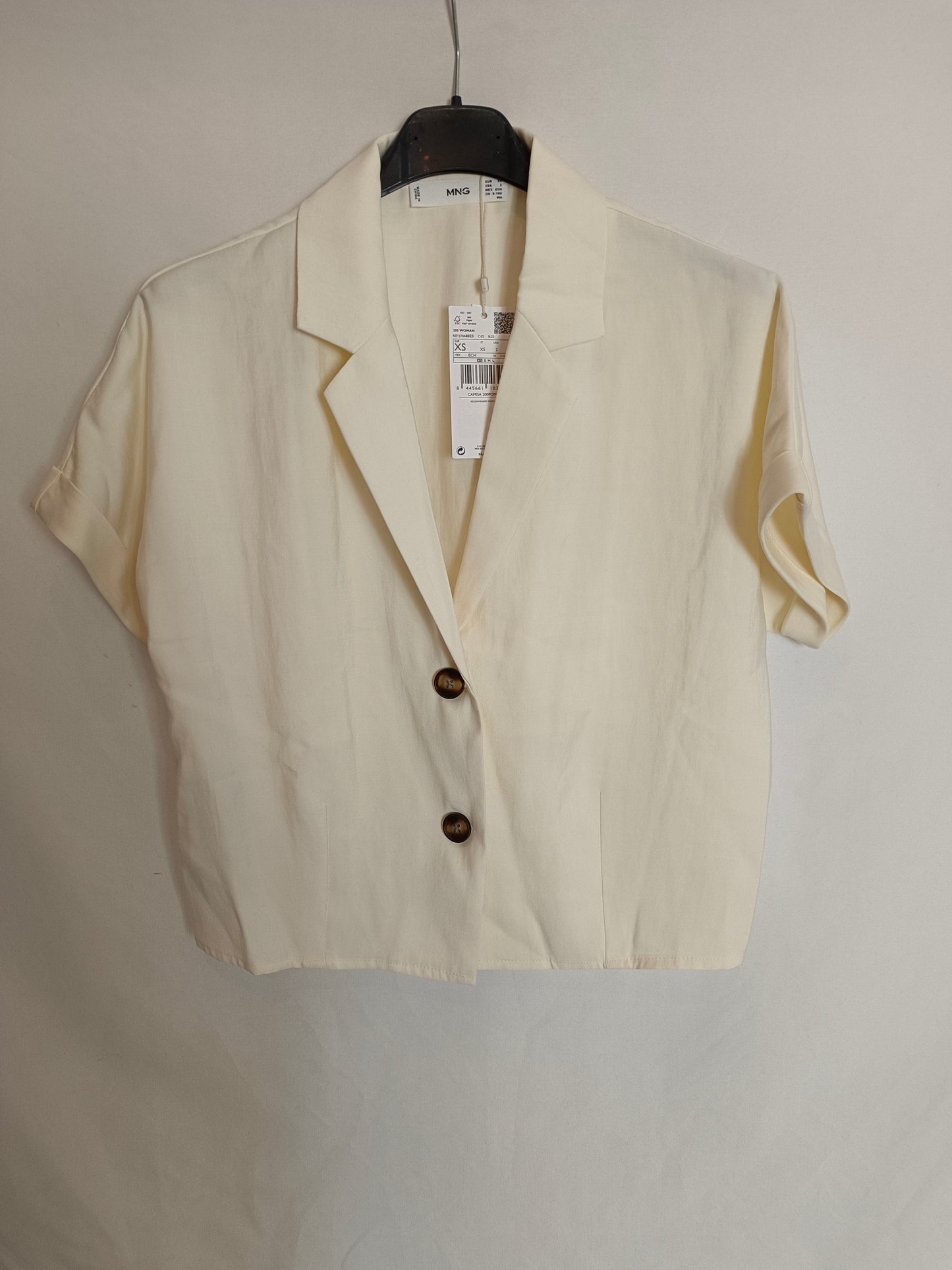 MANGO. Blusa beige botones T.xs
