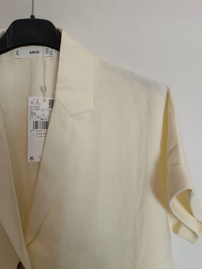 MANGO. Blusa beige botones T.xs