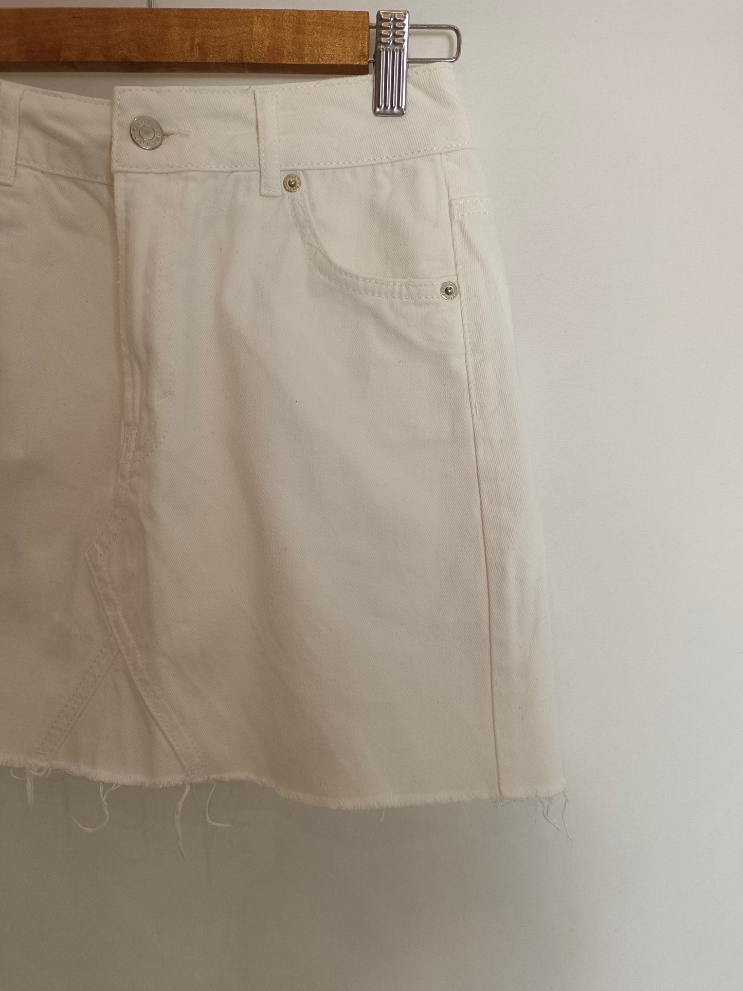 TOPSHOP. Falda denim blanca T.36