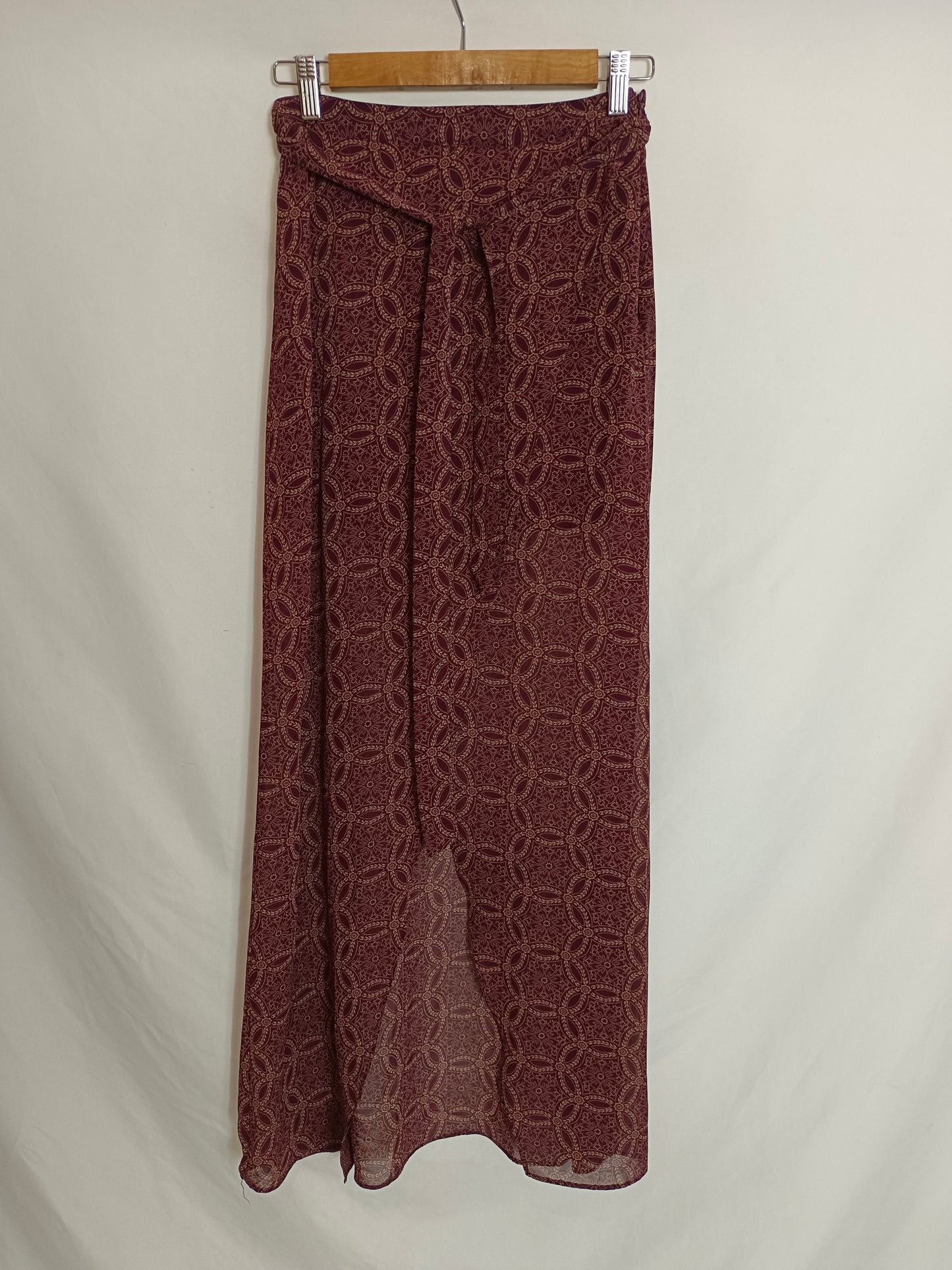 FOREVER21. Falda midi burdeos T.u(32/34)