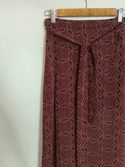 FOREVER21. Falda midi burdeos T.u(32/34)