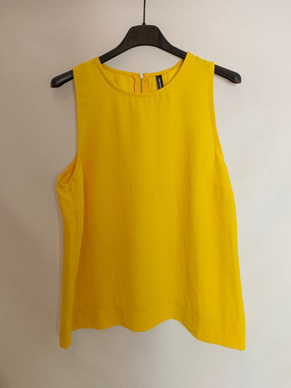 STRADIVARIUS. Top fluido amarillo T.l
