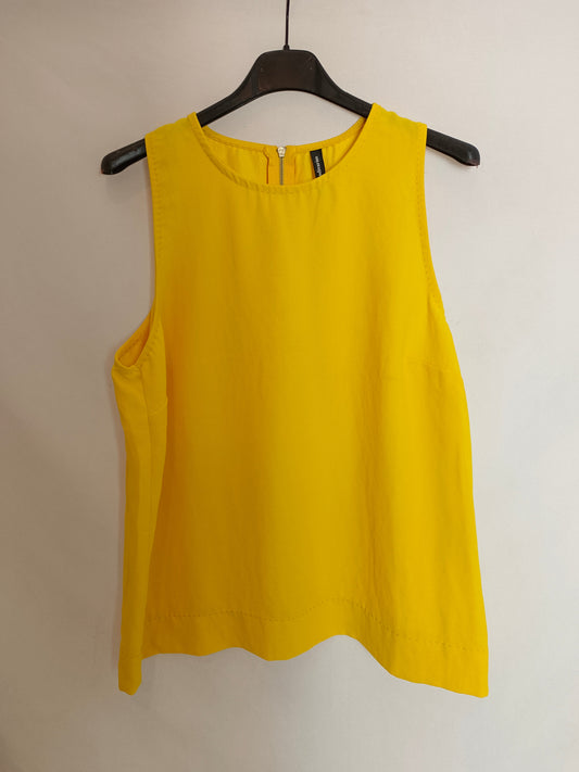 STRADIVARIUS. Top fluido amarillo T.l