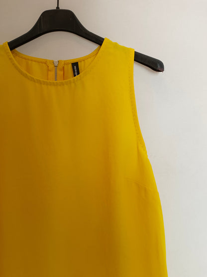 STRADIVARIUS. Top fluido amarillo T.l