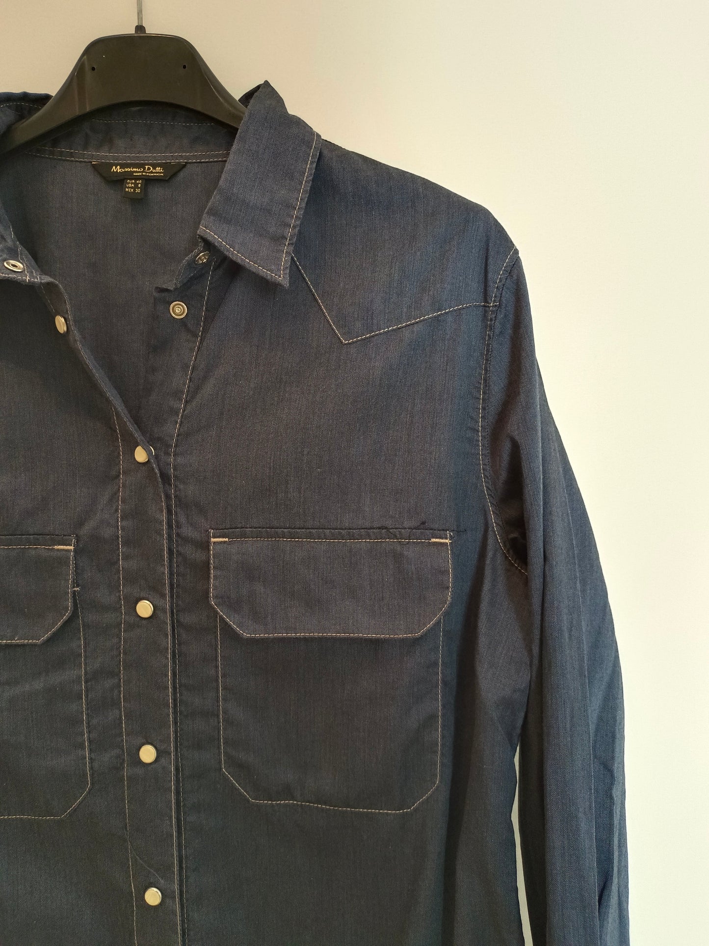 MASSIMO DUTTI. Camisa denim oscura T.40