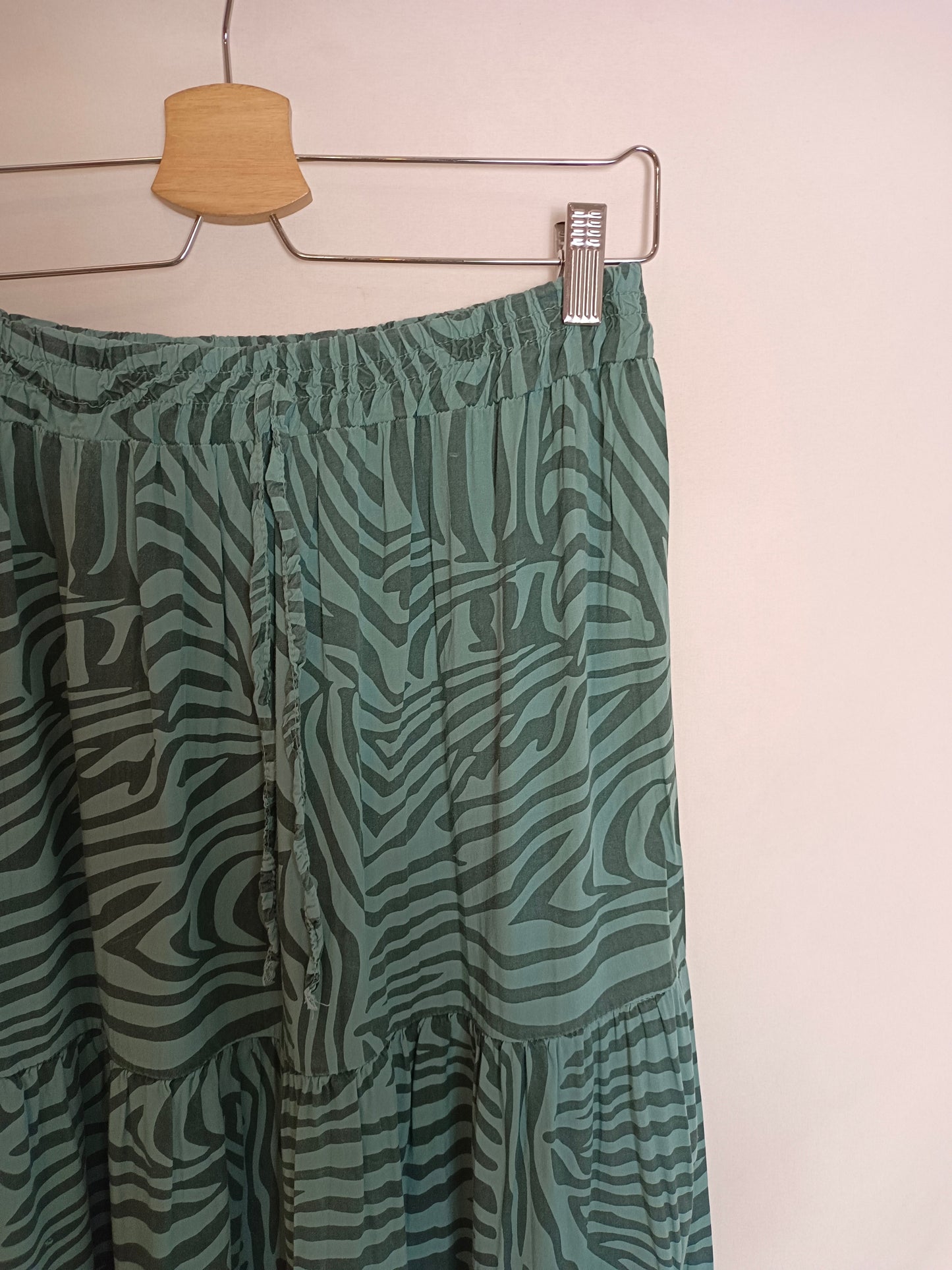 OTRAS. Falda midi print azulado T.u(s)