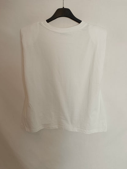 ZARA. Camiseta blanca hombreras T.s