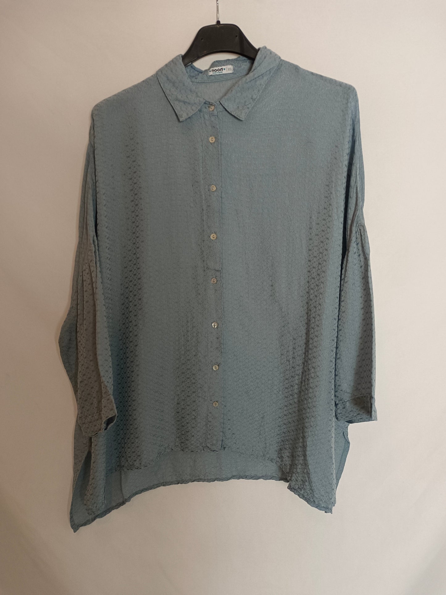 NOON. Blusa textura azul T.xs