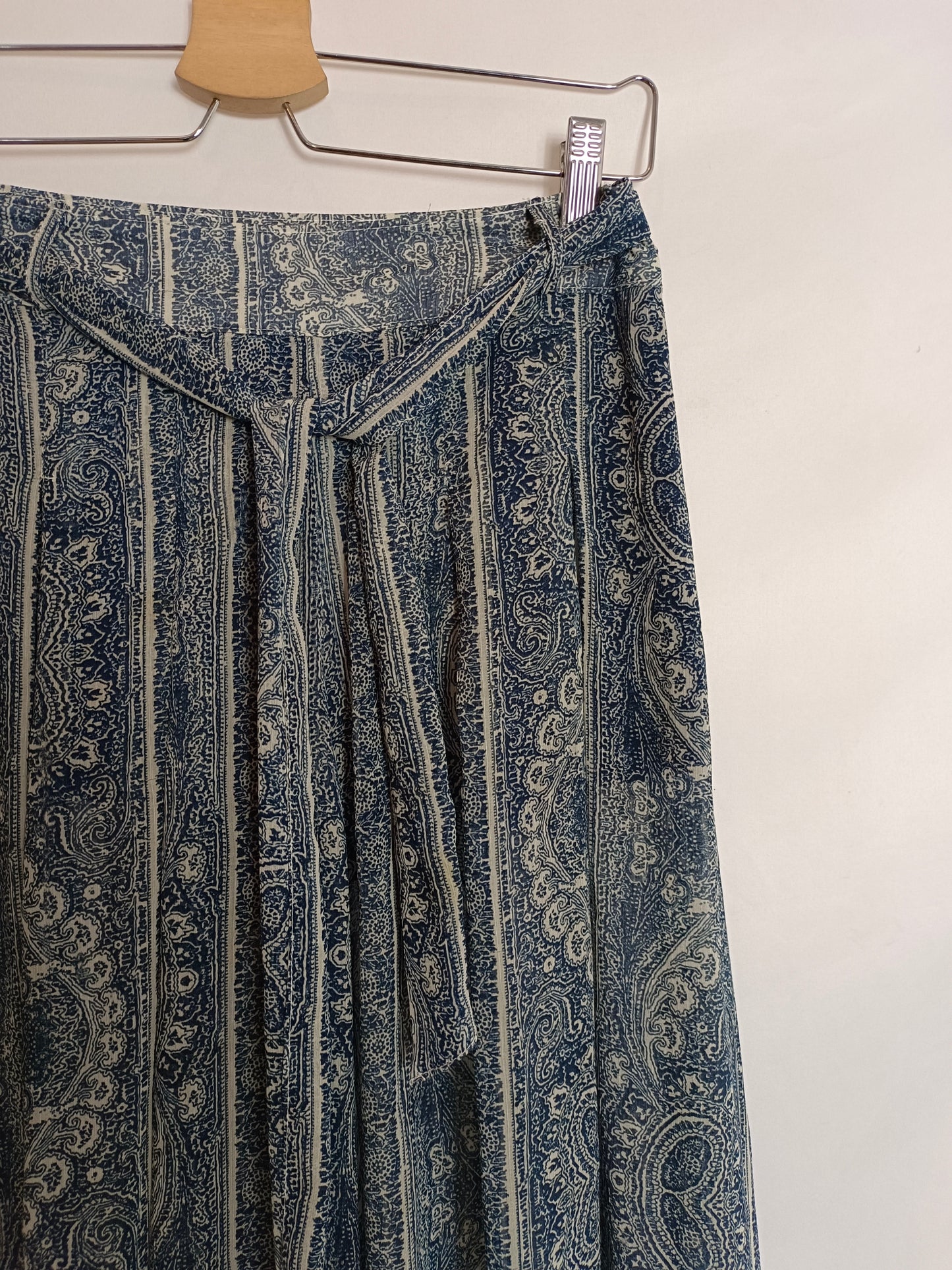 ABERCROMBIE&FITCH. Pantalón ancho semitransparente T.34