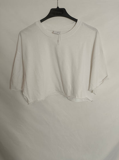BERSHKA. Crop top mangas blanco. T.M