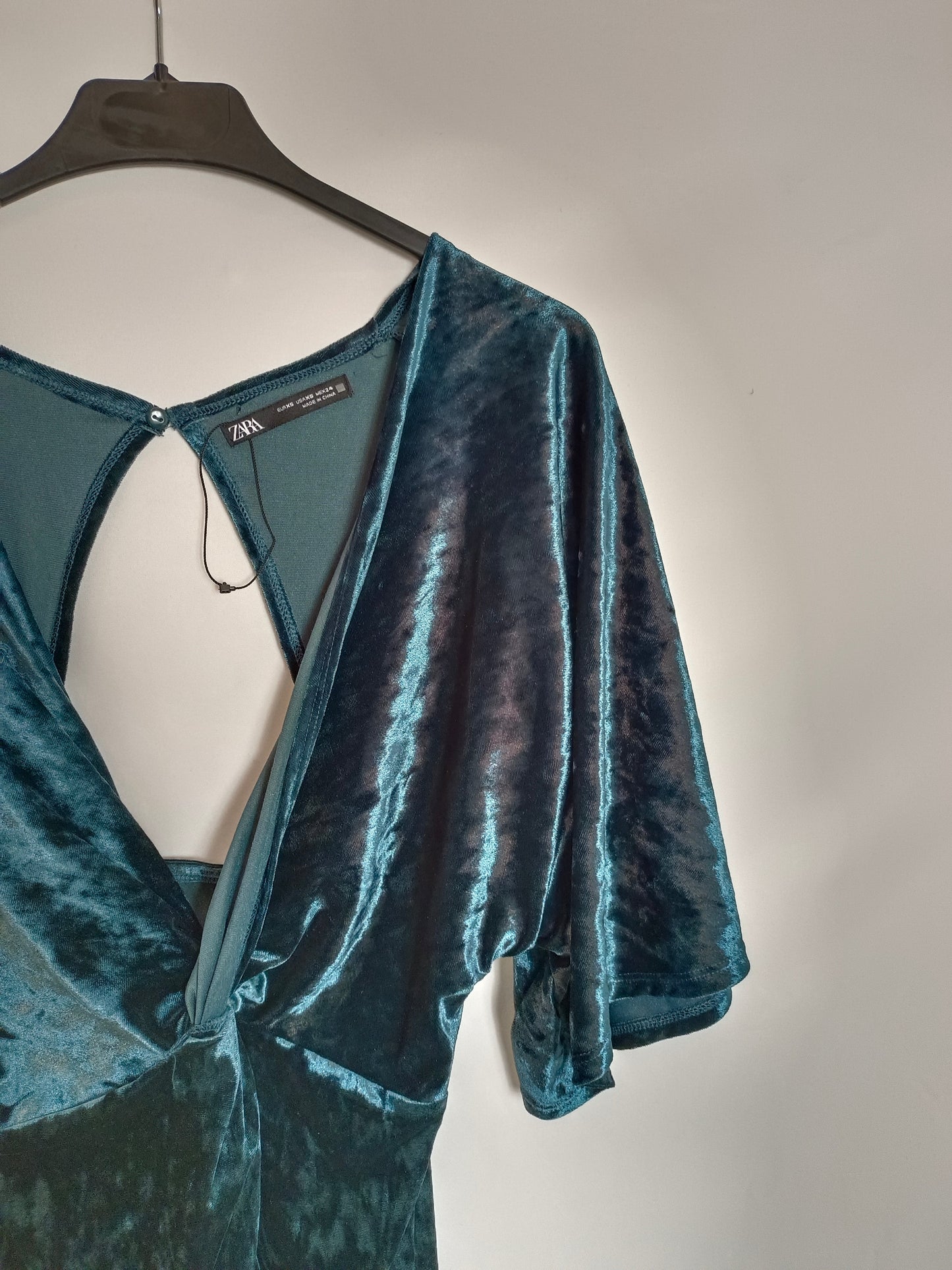 ZARA. Vestido midi terciopelo. T.XS