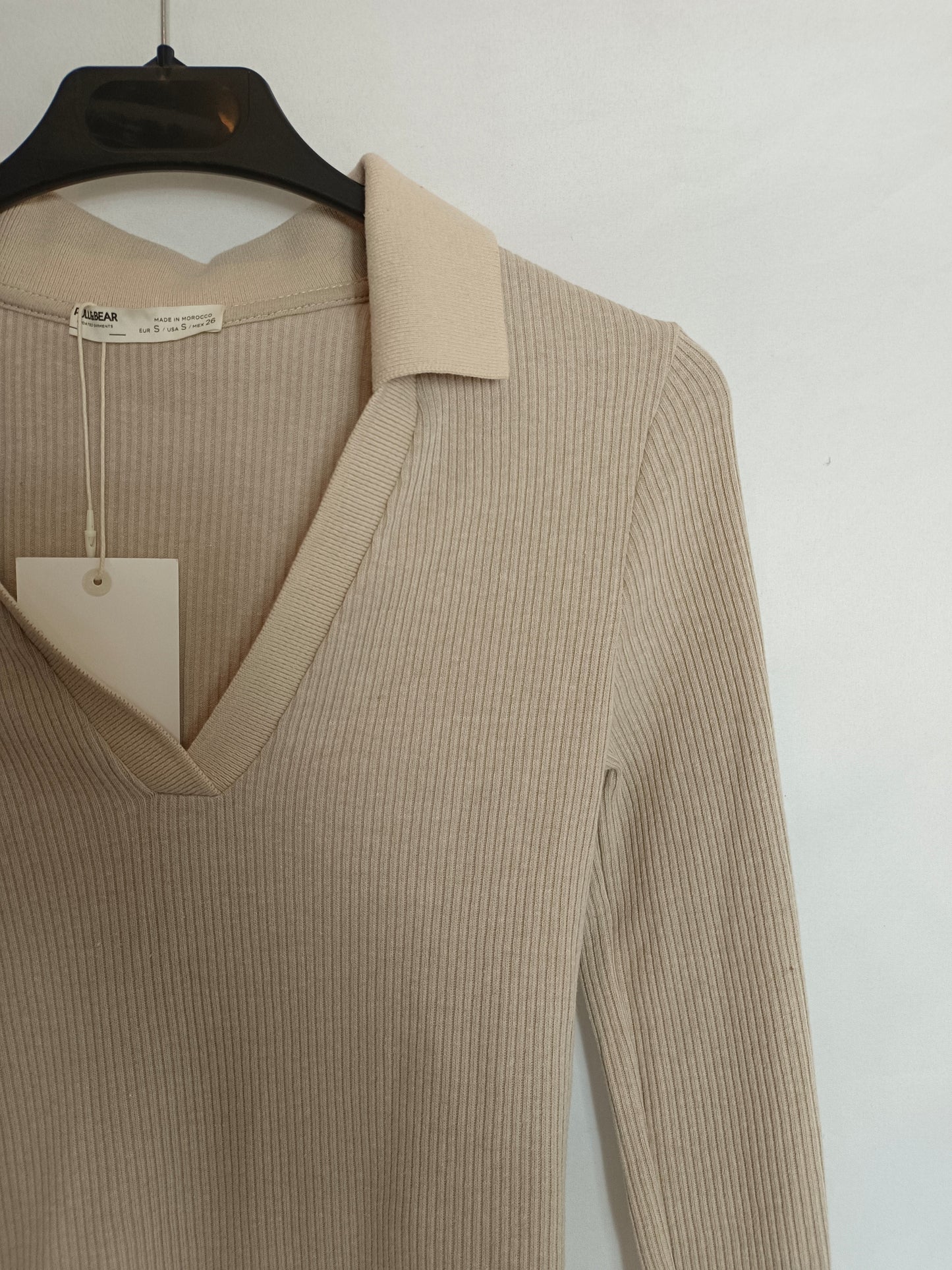 PULL&BEAR. Camiseta manqa larga estilo polo. T.S