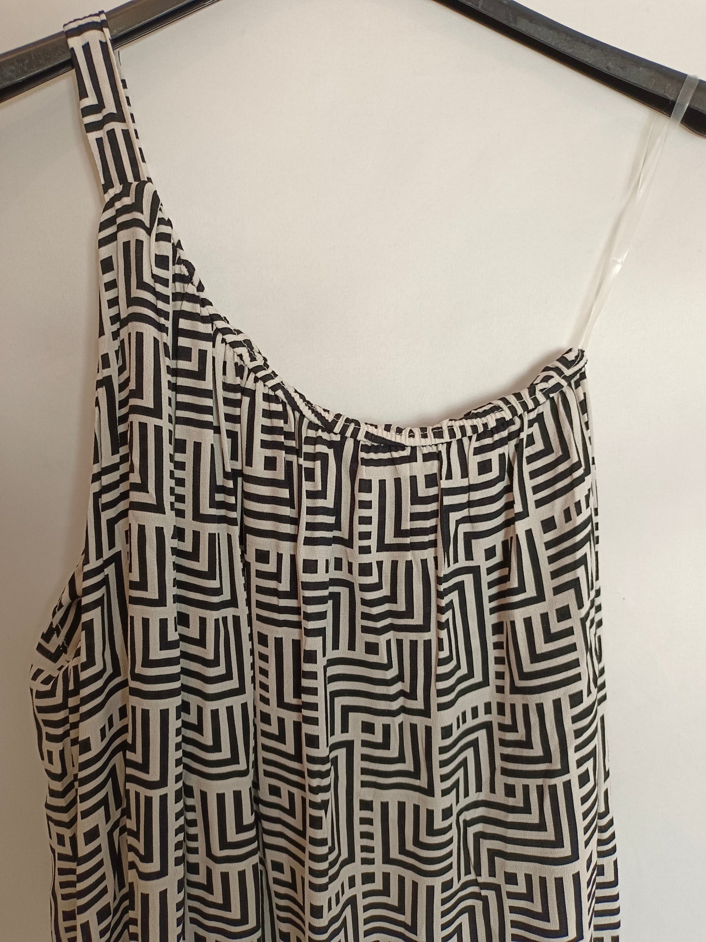 AMEE. Vestido asimétrico midi T.l